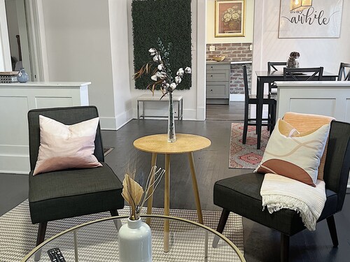 Centrally Located Downtown Cottage - Sleeps 4