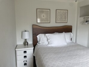 2 bedrooms, in-room safe, desk, iron/ironing board