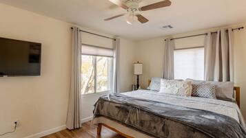 2 bedrooms, iron/ironing board, free WiFi, bed sheets