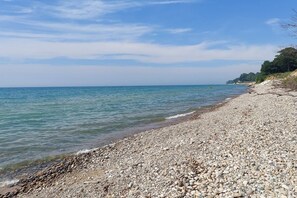 Beach nearby - Private South Haven Retreat: Wooded Surround, Walk to Beach (South Haven)