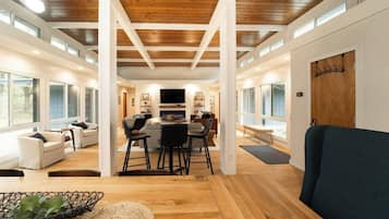 Smart TV, lareira, videogames, DVD player