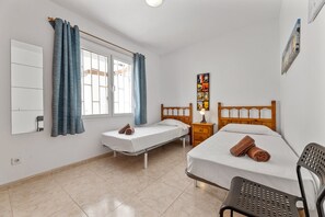 2 slaapkamers, een strijkplank/strijkijzer, gratis wifi, beddengoed