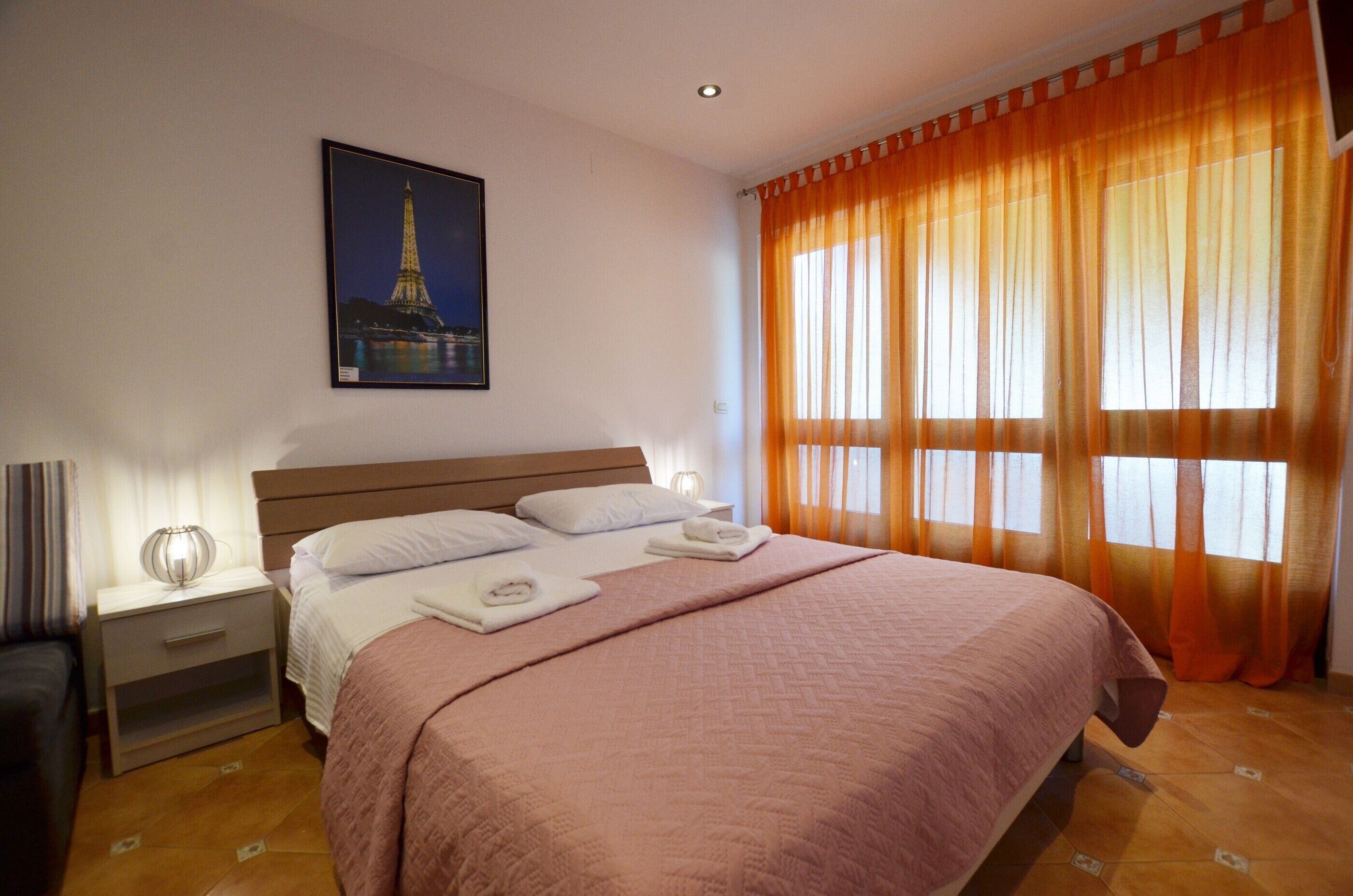 Accès Internet, draps fournis