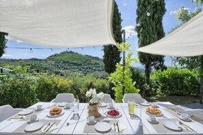 Outdoor dining - Villa Pistoia - Private villa near Lucca (Montecatini Terme)