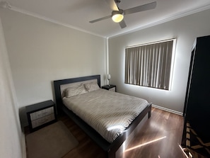 4 bedrooms, iron/ironing board