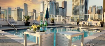 Classic DTLA Glamour Loft w/ Rooftop Pool, 360° Views + Parking