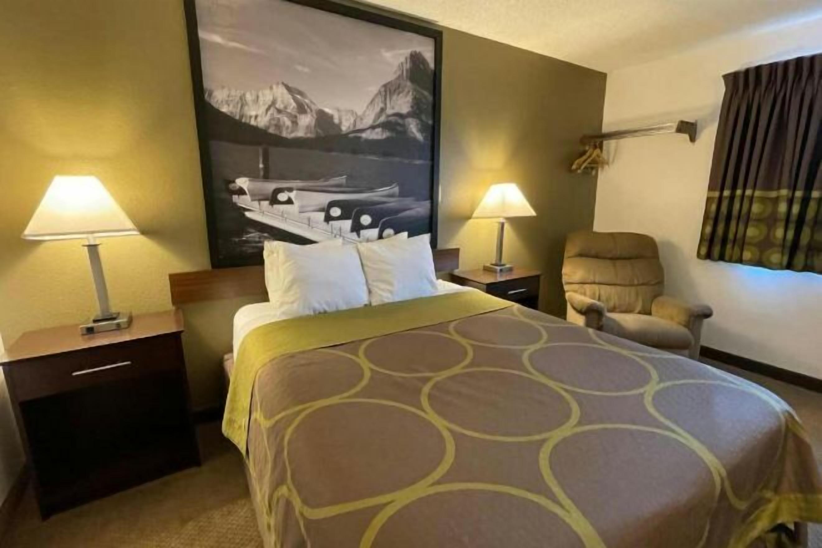 Tabla de planchar con plancha, wifi gratis, ropa de cama