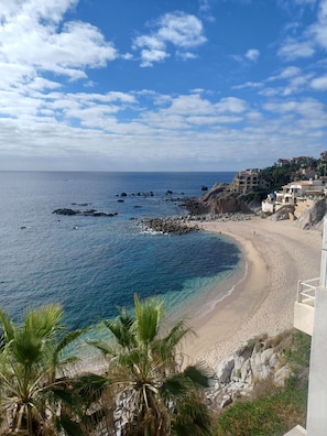 Platja a a prop, gandules de platja i tovalloles de platja 