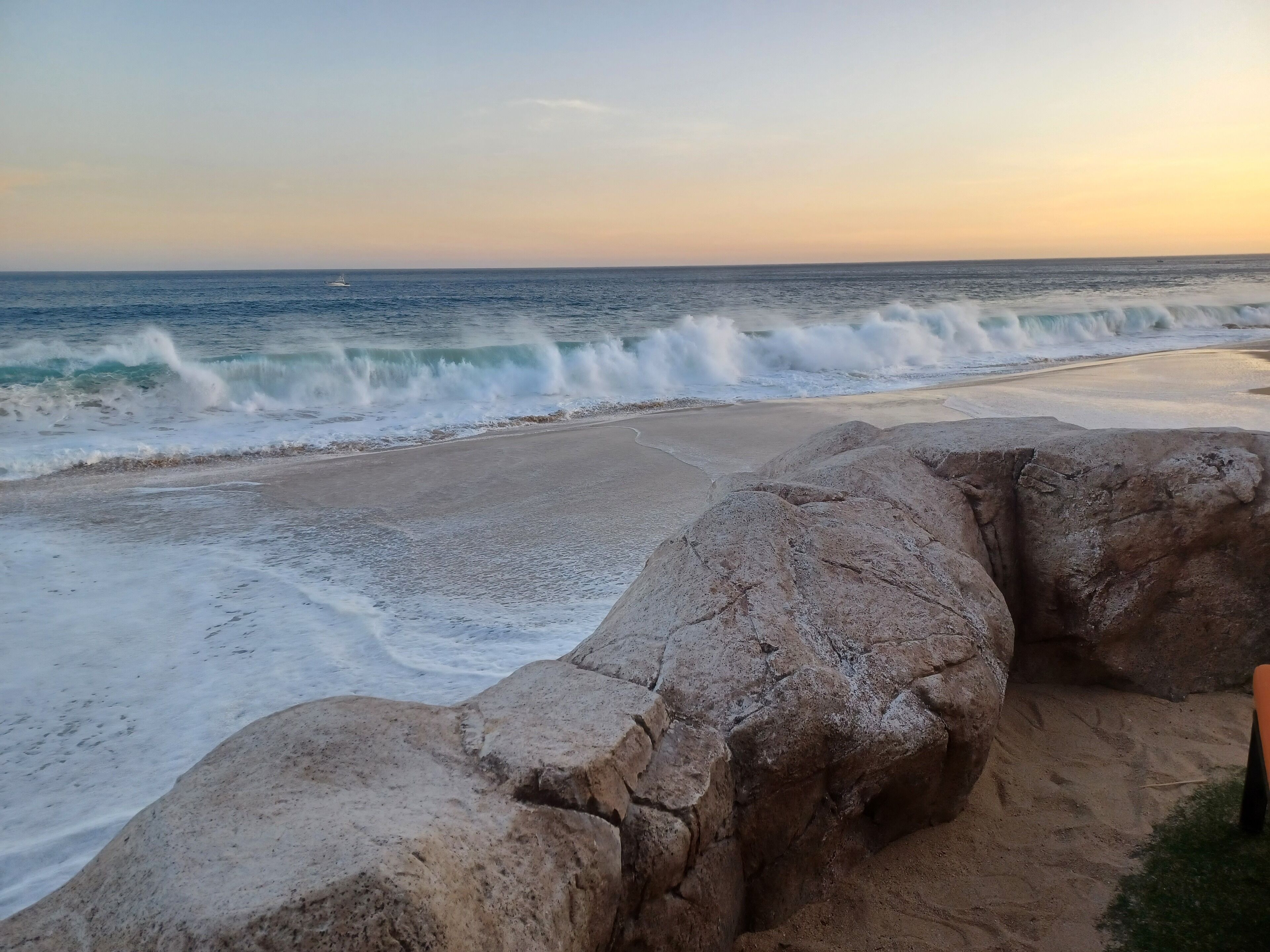 靠近海滩、沙滩椅、沙滩毛巾