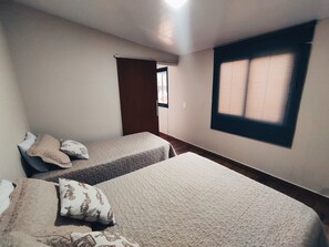 5 bedrooms, desk, iron/ironing board, free WiFi