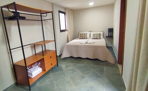 5 bedrooms, desk, iron/ironing board, free WiFi