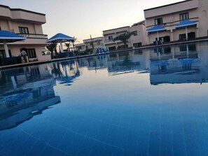 Innenpool, Außenpool