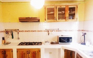 Fridge, microwave, stovetop, dishwasher - TRAVIS APARTMENTS (Santo Domingo este)