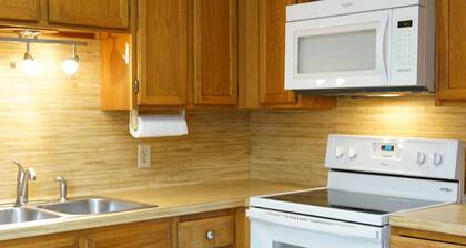 2 BR 2.5 Bathroom Townhouse Near Memorial City