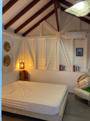 2 bedrooms, desk, iron/ironing board, travel cot