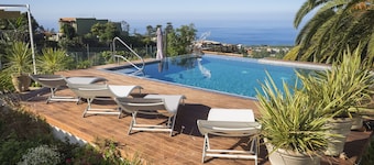 Very private and quiet villa with stunning views.
