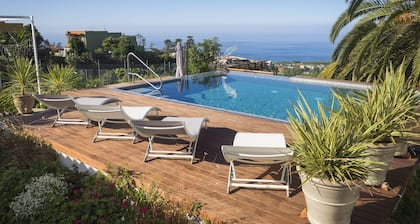 Very private and quiet villa with stunning views.