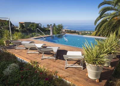 Very private and quiet villa with stunning views.