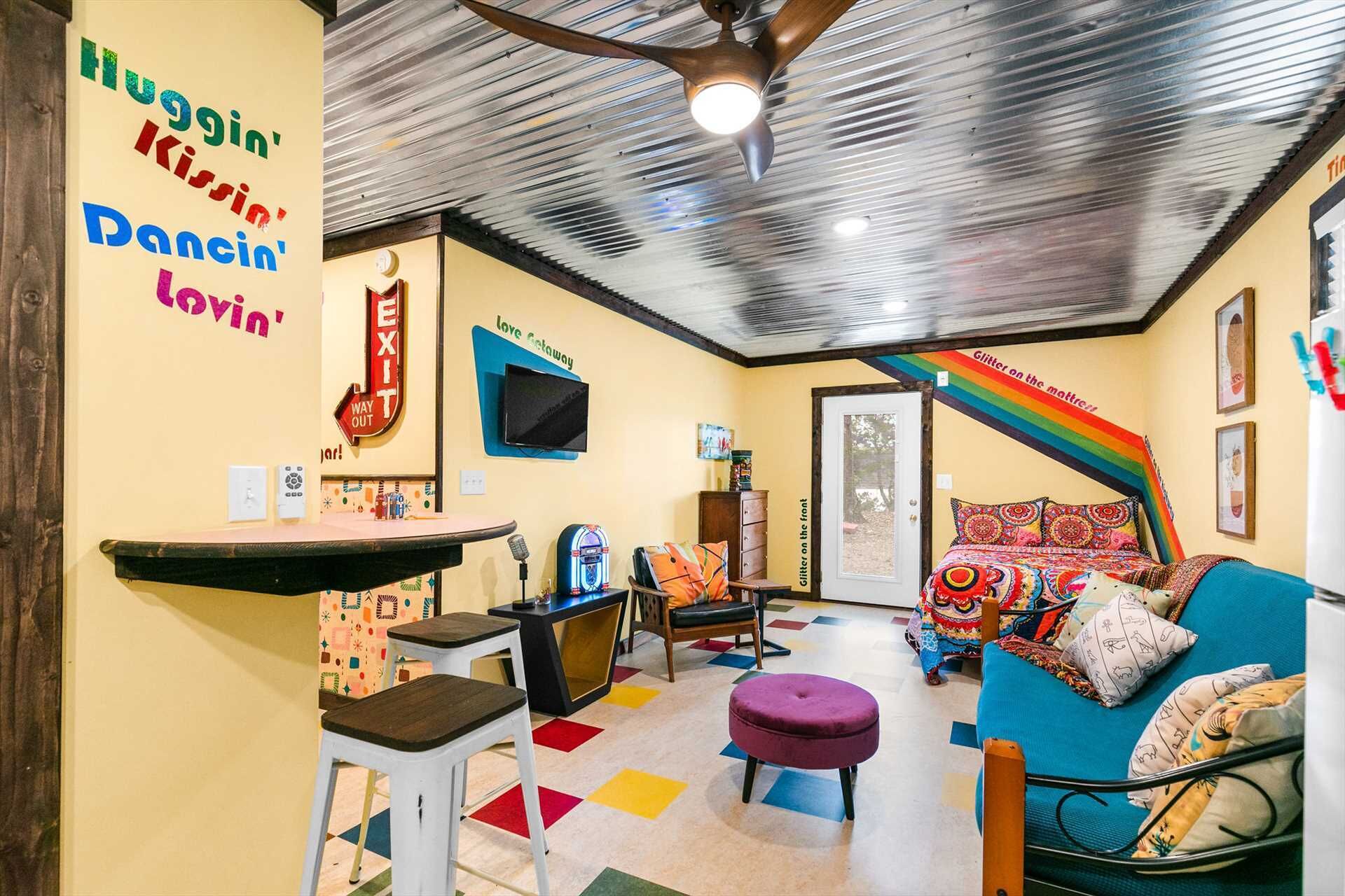 The Lake Shack -Fun and Quirky, Bring Your Boat, A Fun Getaway Experience!-B52