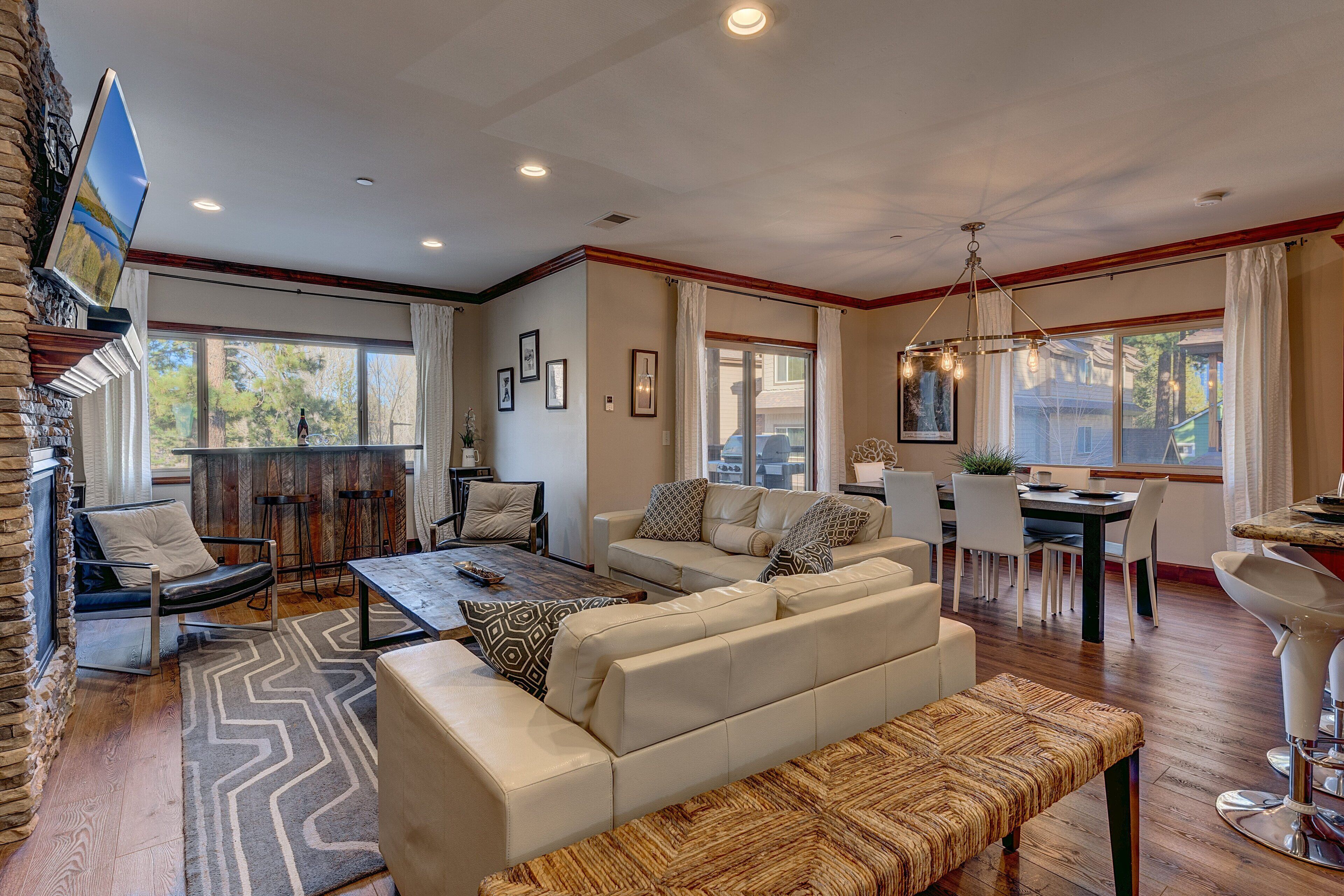 AC, Shuffleboard, Reclaimed Bar, Walk to Heavenly/ Casinos/ Lake, Grill, Wifi - Tahoe Woods Vista