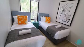 3 bedrooms, iron/ironing board, WiFi, bed sheets