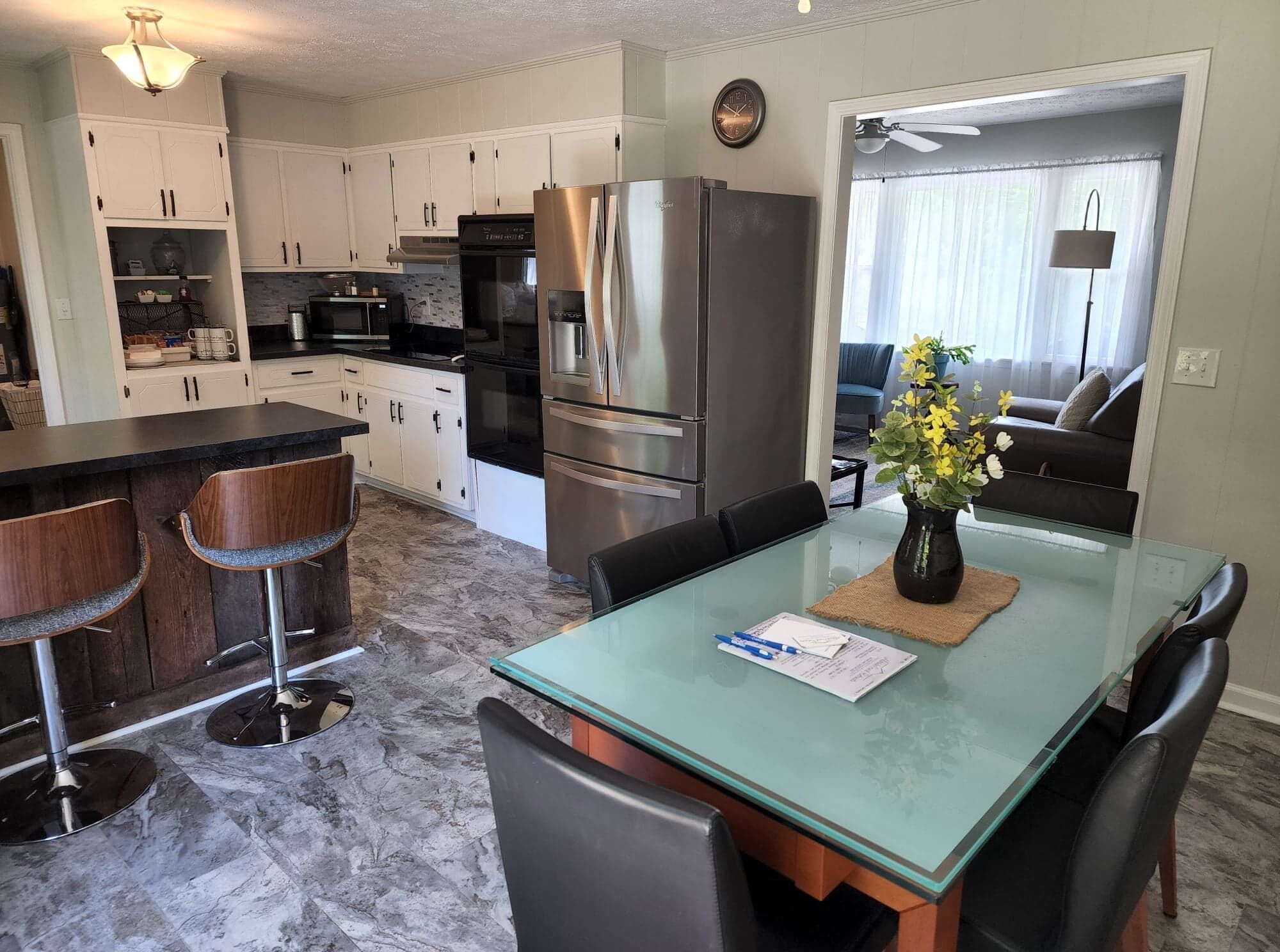 ثلاجة، ميكروويف، فرن، موقد طهي مسطح