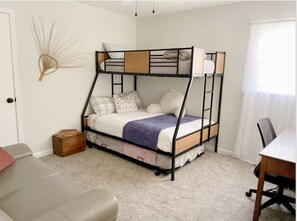 3 chambres, bureau, Wi-Fi gratuit, draps fournis