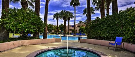 حمّام سباحة خارجي، حمّام سباحة مُدفَّأ