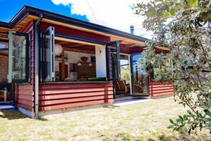 Exterior - Whangapoua Family Bach - 100m to the beach! (Whangapoua)