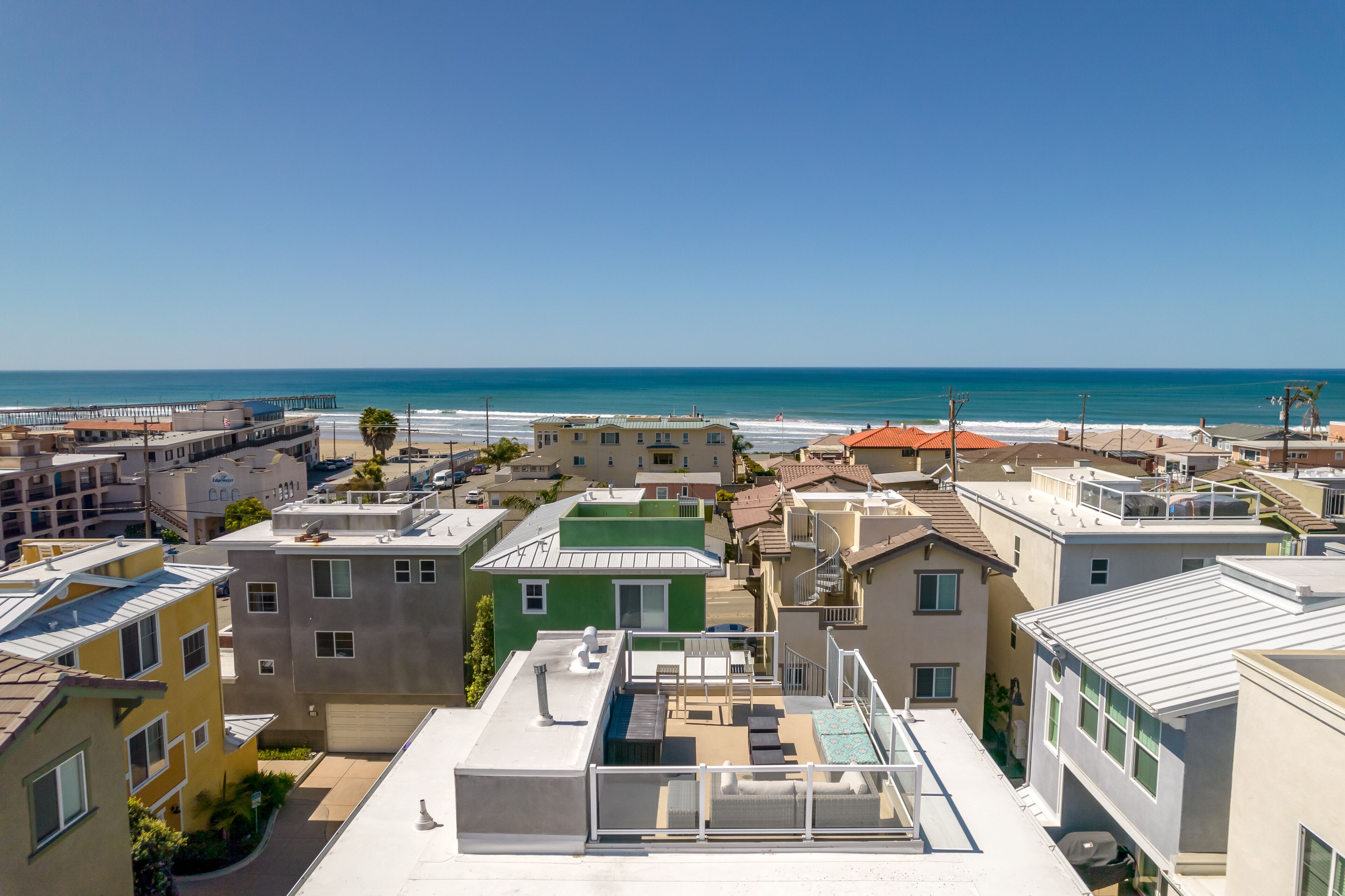 PISMO BEACH, Ca - full ocean view rooftop deck - sleeps 8