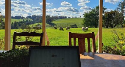 Jilly Park Farmstay-authentic farm experience in beautiful home , breakfast incl