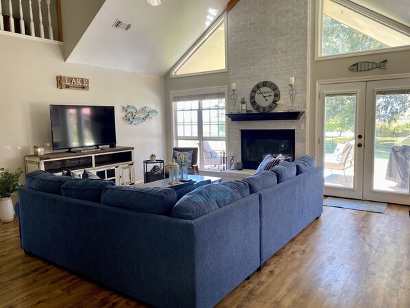 Smart-TV, Kamin, Tischfußball