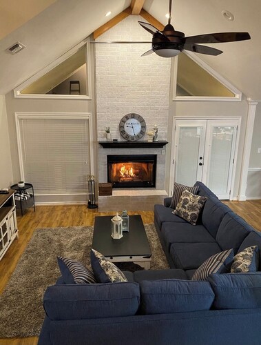 Relax near Lake Livingston in our spacious 3-bedroom retreat