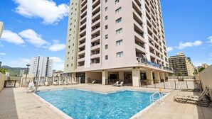 Pool - Royal Kuhio 1703 - Spacious Studio w/ Stunning Mountain View in Heart of Waikiki (Waikiki)