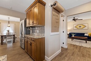 Interior - NEW ✴ HEATED POOL✴HOT TUB✴6 BR✴INCLUDES POOL HOUSE (Phoenix)