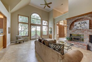 Living area - Countryside Estate (El Dorado Hills)