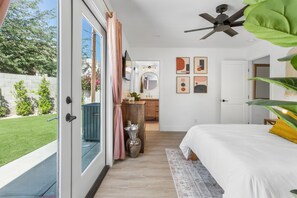 4 bedrooms, desk, iron/ironing board, WiFi