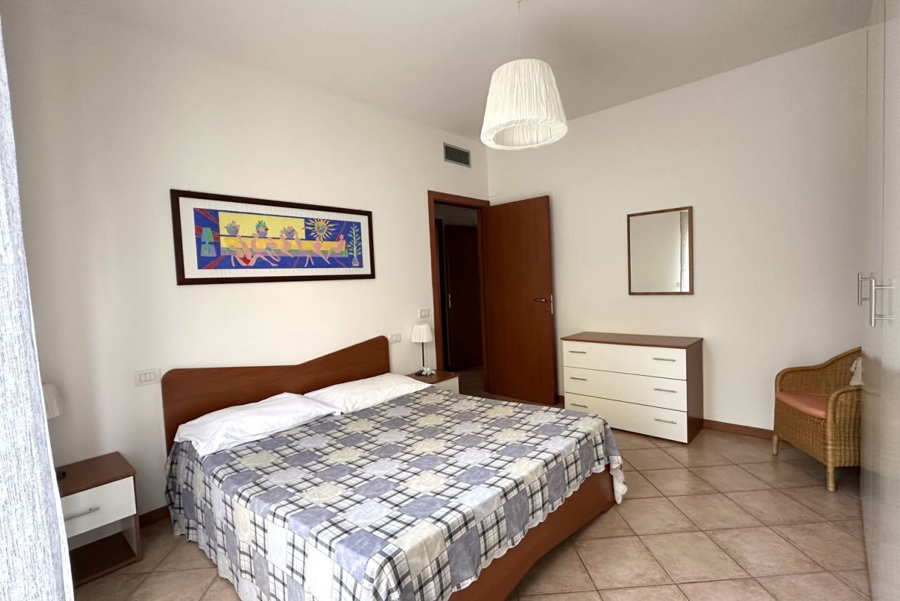 2 bedrooms, bed sheets