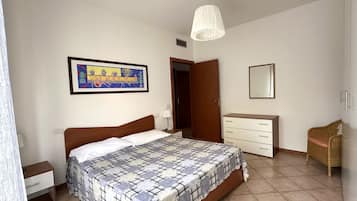 2 bedrooms, bed sheets