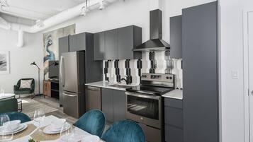 Apartamento de diseño, 1 habitación (201) | Cocina privada | Frigorífico grande, microondas, horno y placa de cocina
