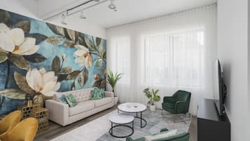 65-inch Smart TV with cable channels, TV, Netflix