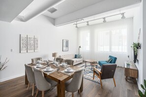 TV connectée de 65 pouces avec chaînes par câble, télévision, Netflix