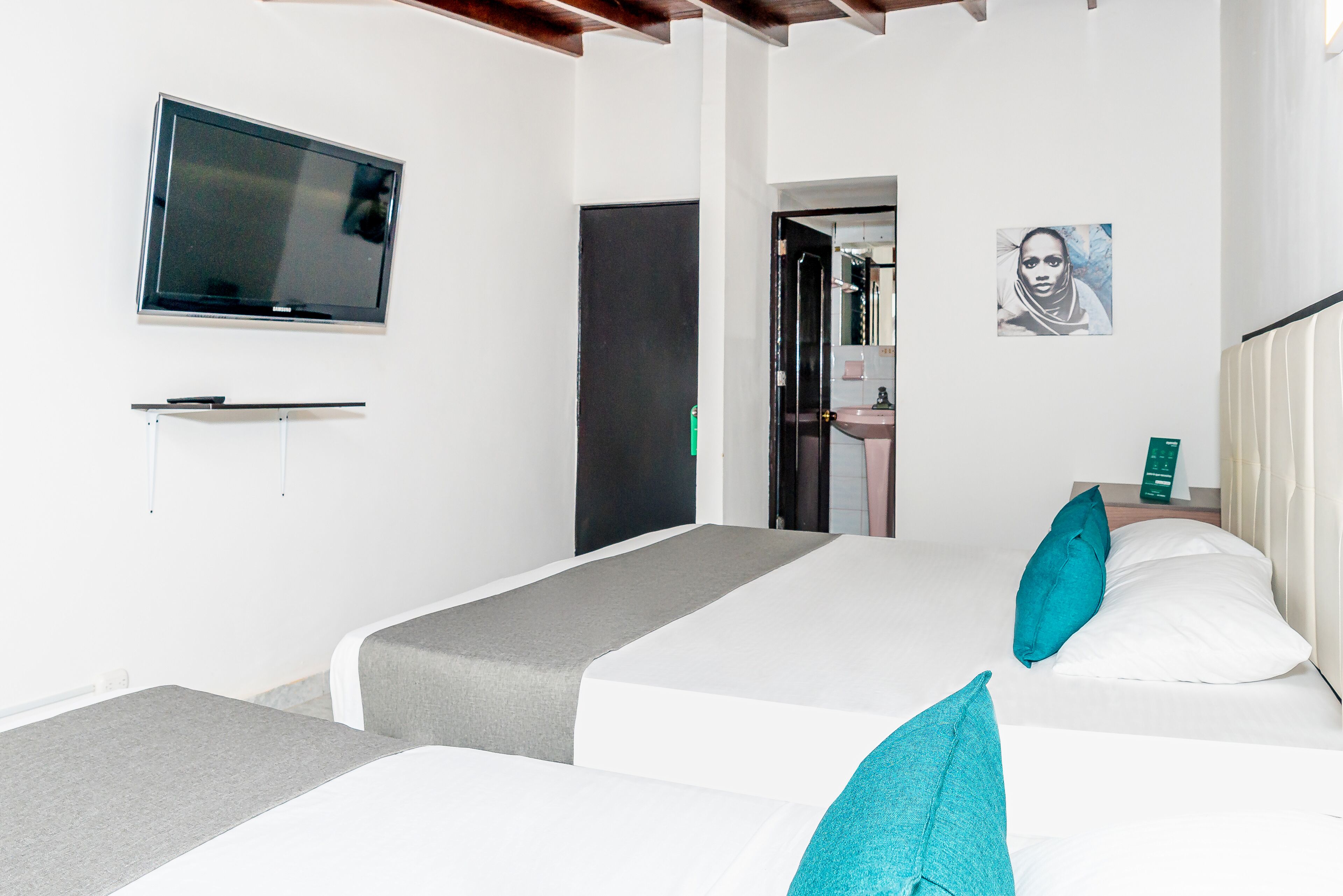 Quarto triplo | Roupas de cama antialérgicas, Wi-Fi de cortesia, roupa de cama