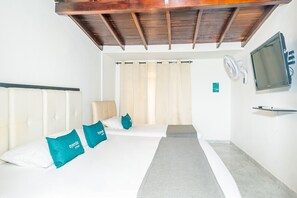 Triple Room | Hypo-allergenic bedding, free WiFi, bed sheets - Ayenda Casa San Pablo (Medellín)