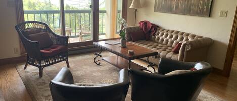 Smart TV, chimenea y impresora