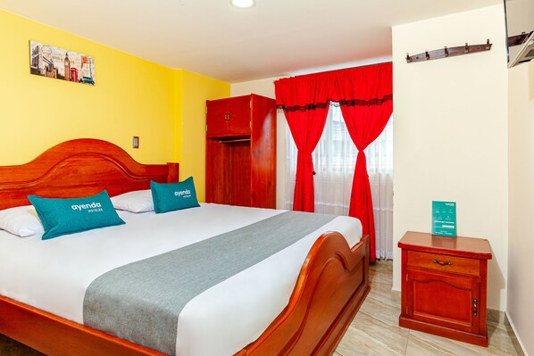 Quarto casal standard | Roupas de cama antialérgicas, Wi-Fi de cortesia, roupa de cama