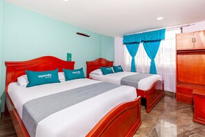 Quarto quádruplo standard | Roupas de cama antialérgicas, Wi-Fi de cortesia, roupa de cama