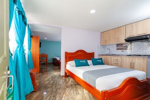 Habitación familiar | Ropa de cama hipoalergénica, wifi gratis, ropa de cama