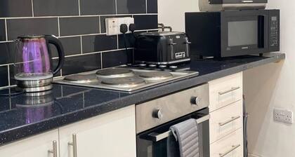 Comfortable and Modern 2-bedroom Flat in Bridgend