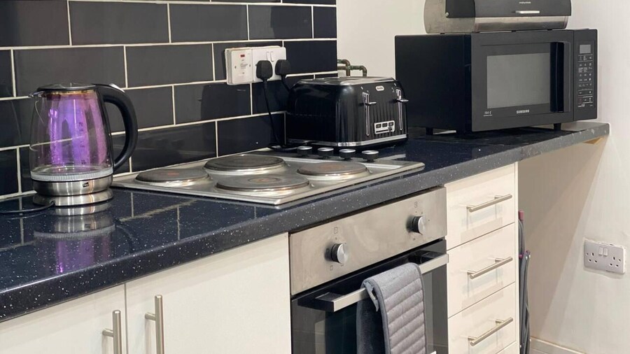 Comfortable and Modern 2-bedroom Flat in Bridgend